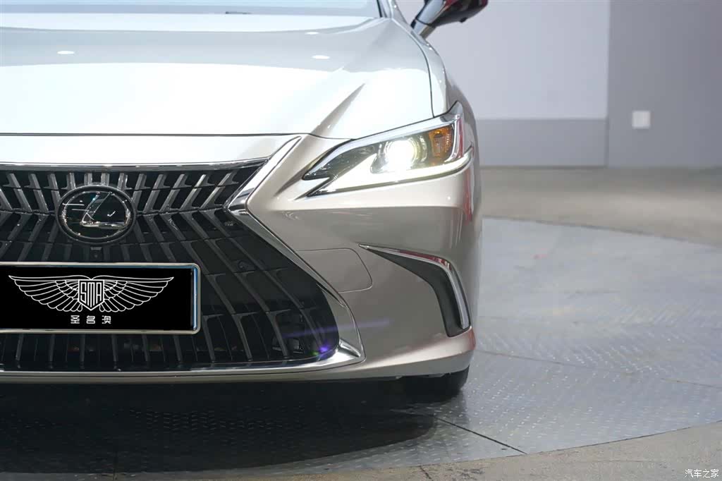 Lexus ES, 2024 3