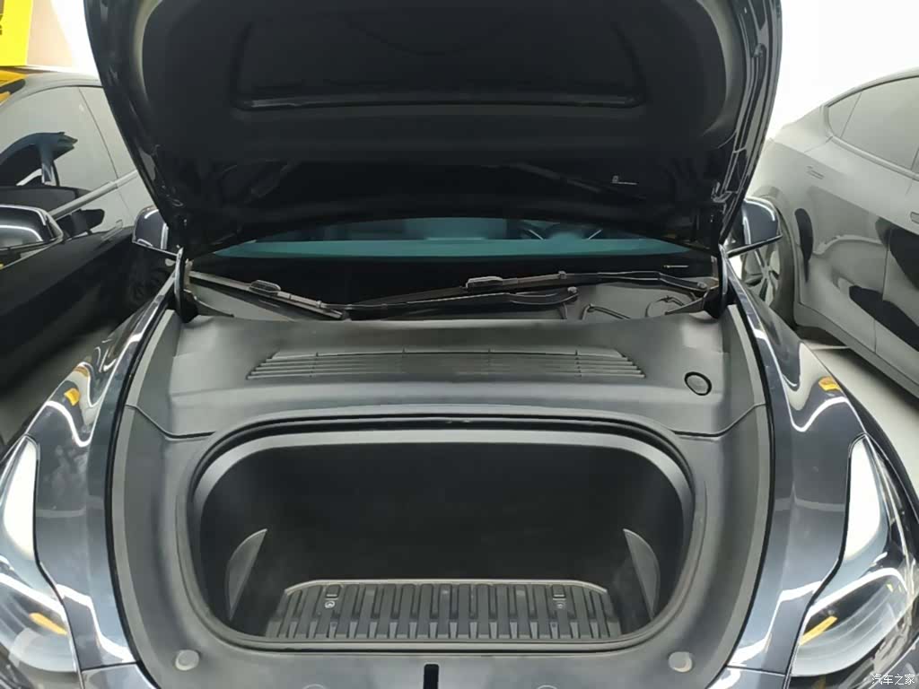 Tesla Model Y, 2024 16