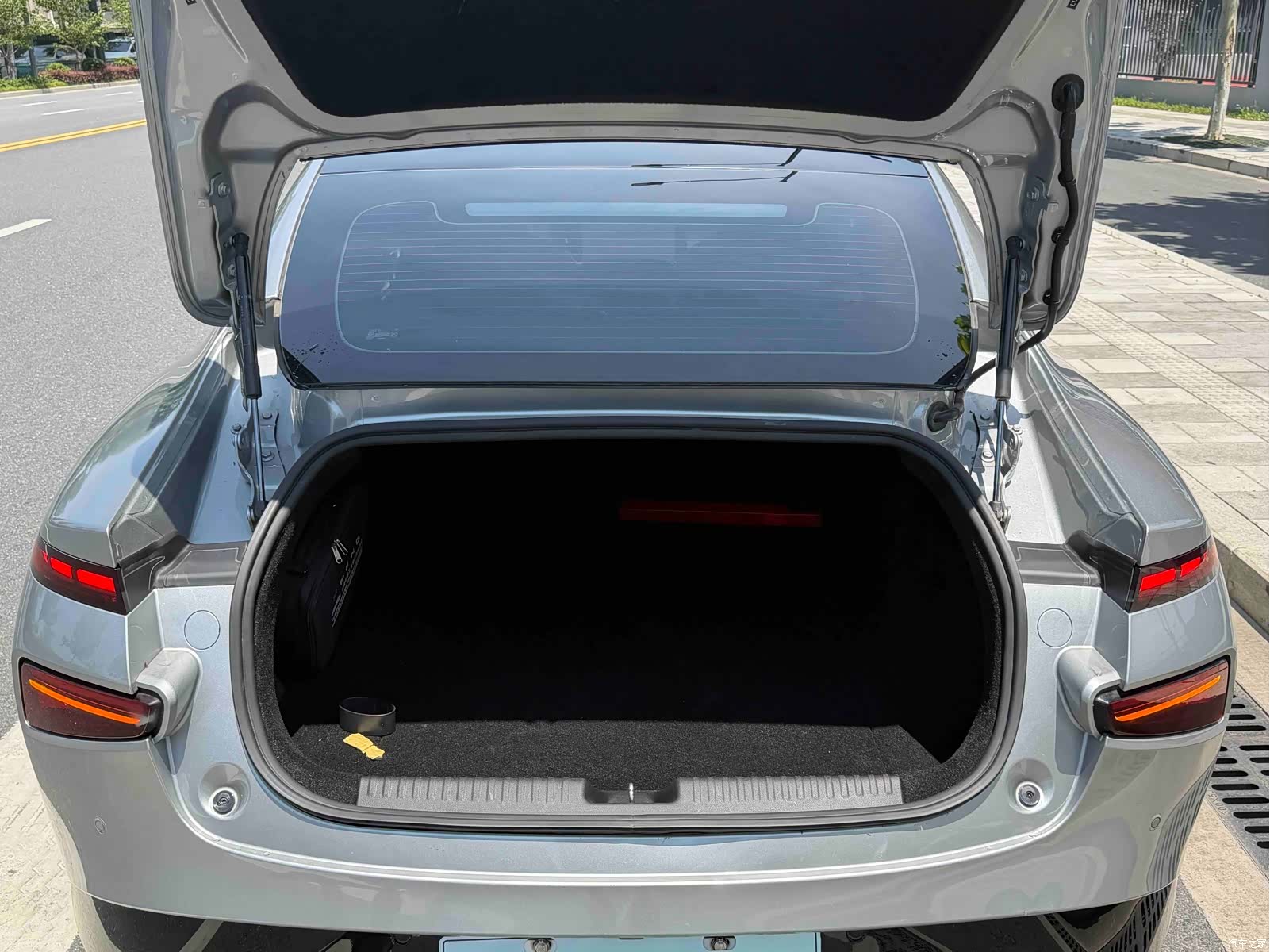 Xpeng P7, 2022 13