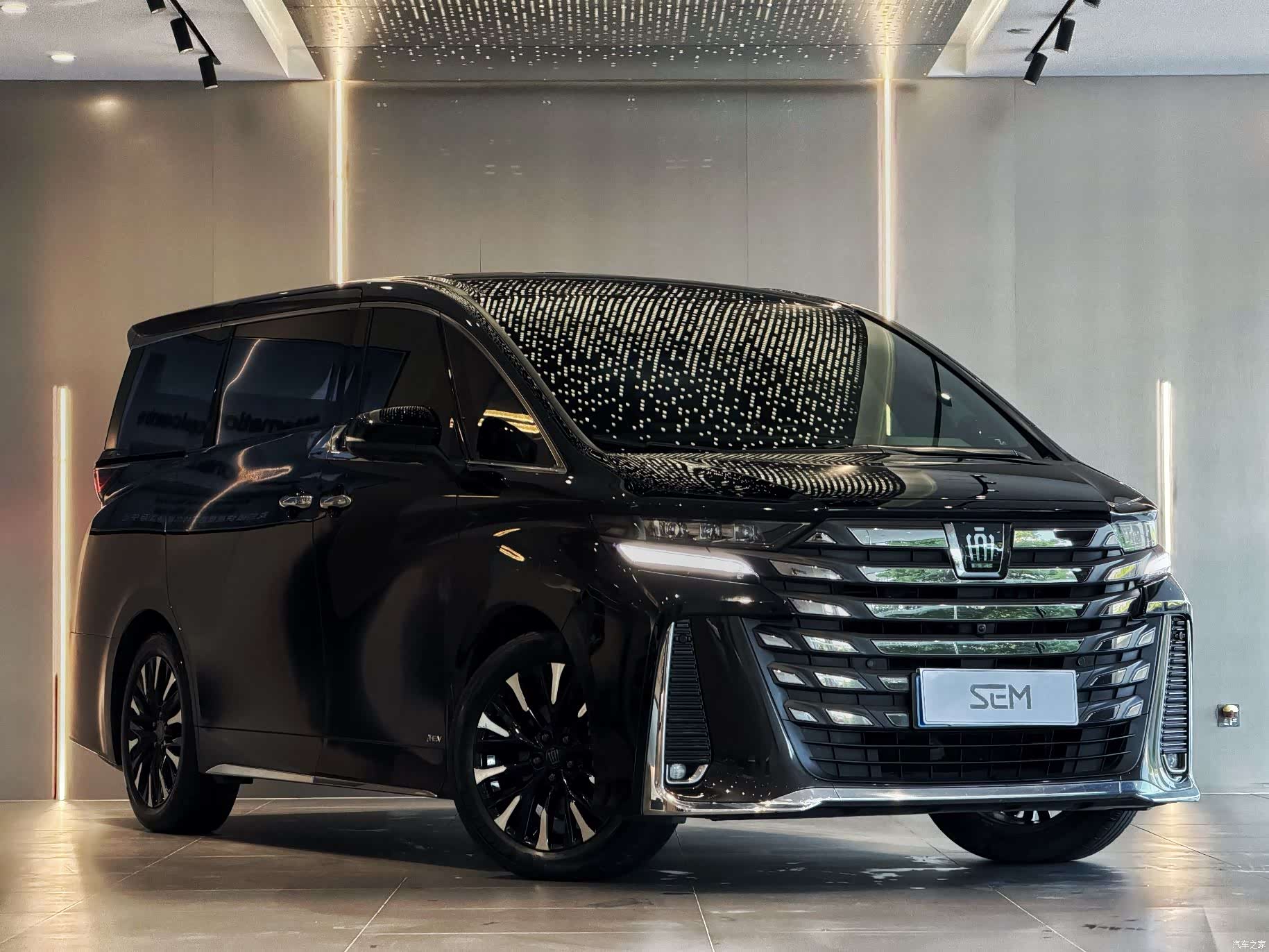 Toyota Vellfire, 2023 3