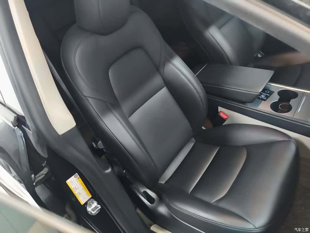 Tesla Model Y, 2024 19
