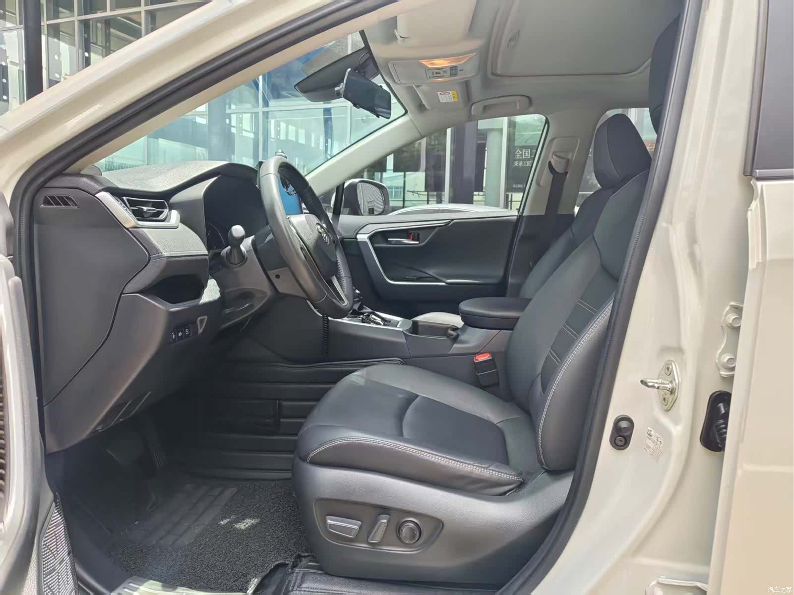Toyota RAV4, 2022 4