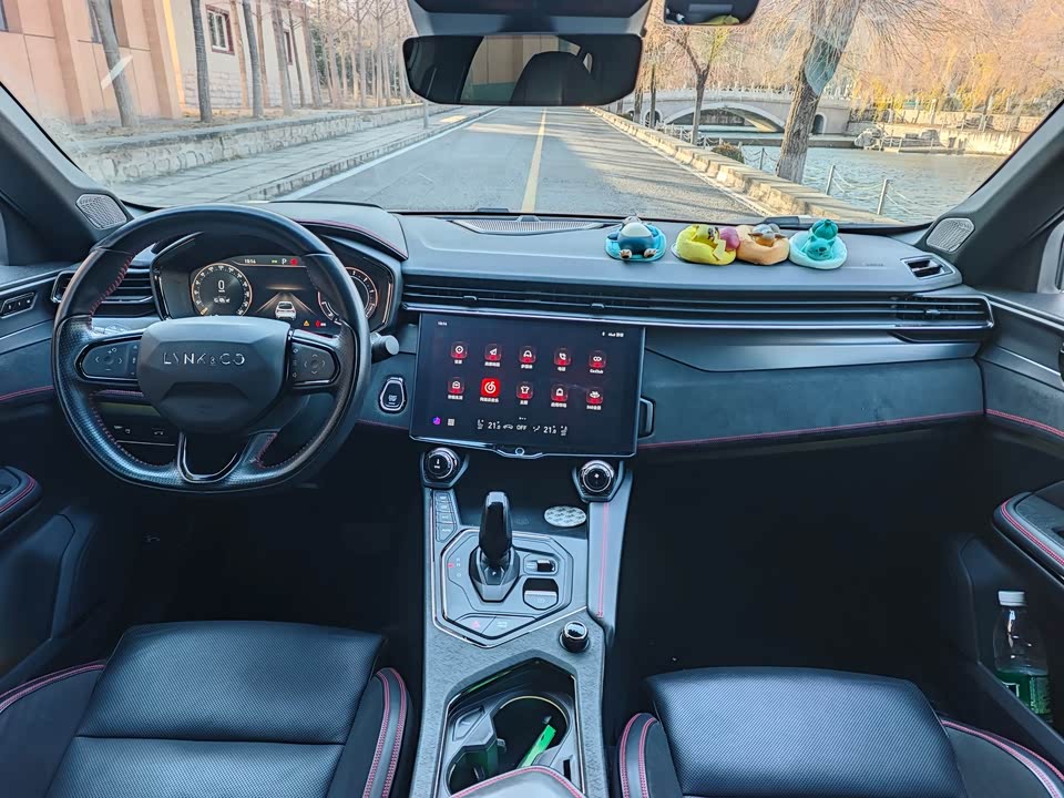 Lynk & Co 05
