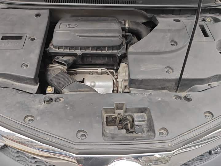 BYD Yuan 2016 1.5TID АКПП zun rong xing