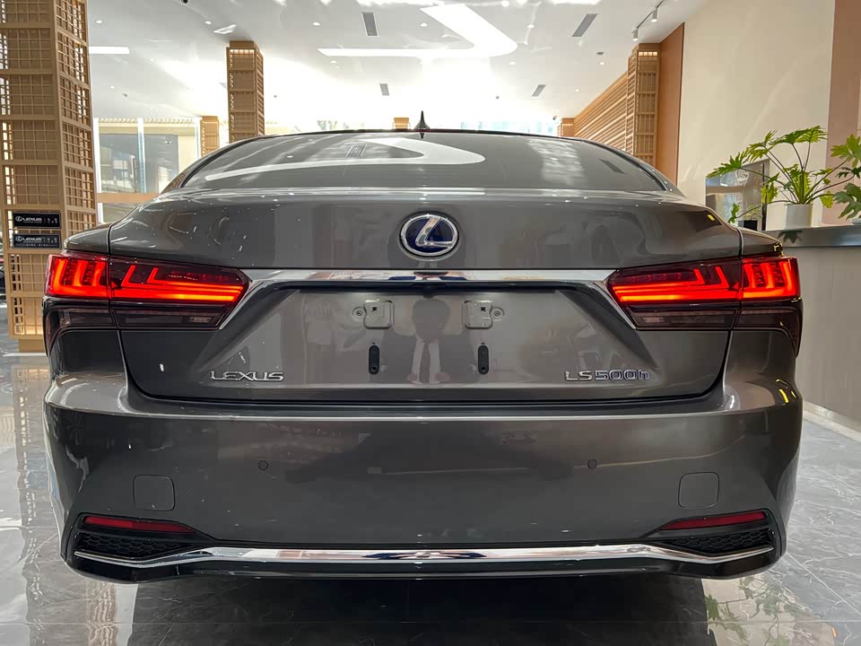 Lexus LS