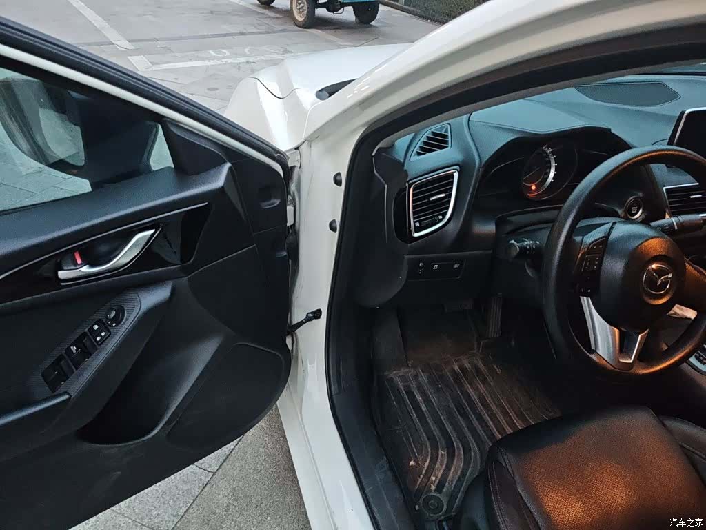 Mazda Mazda3, 2016 14