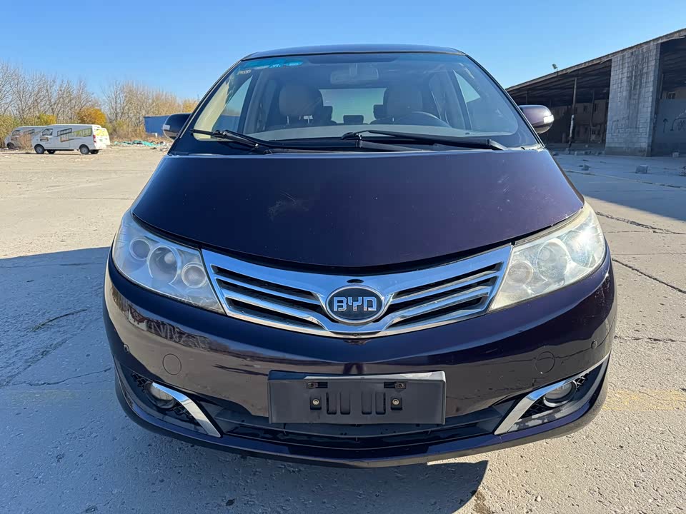 BYD M6