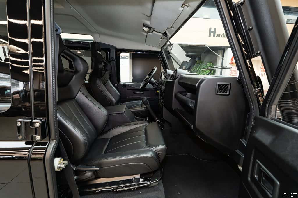 Land Rover Defender, 2008 8