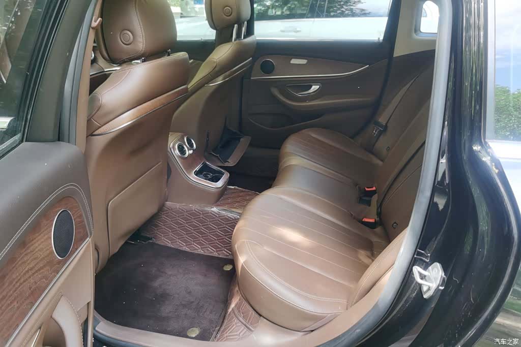 Mercedes-Benz E-Class, 2022 11
