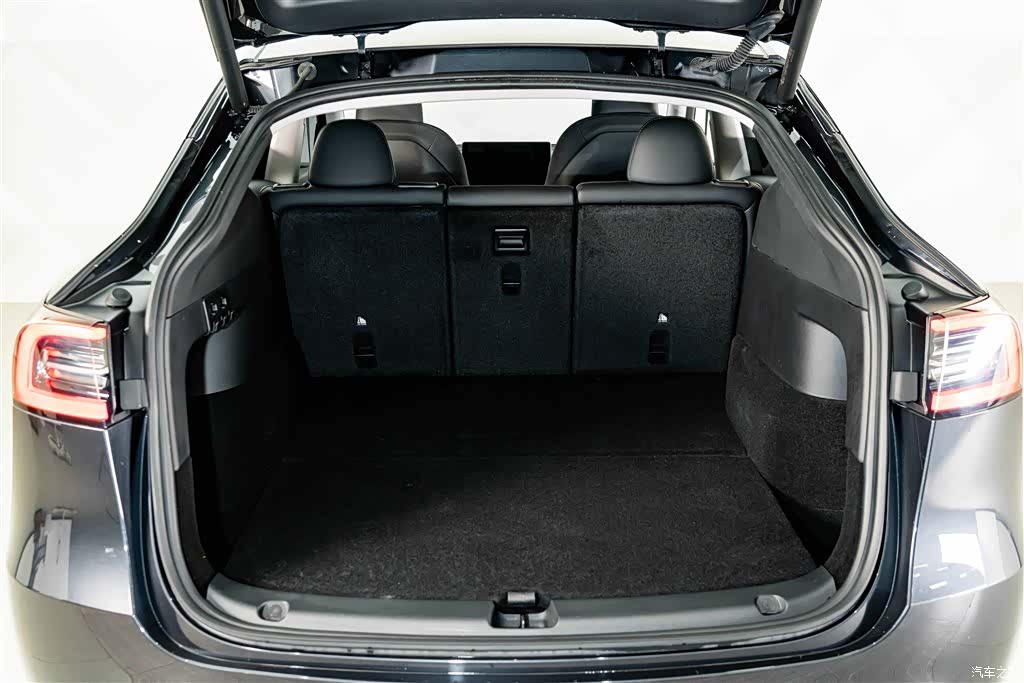 Tesla Model Y, 2025 24