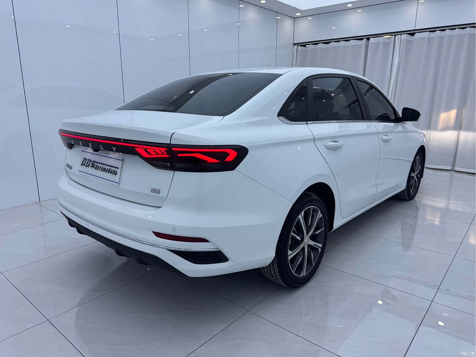 Geely Emgrand, 2022 все фото