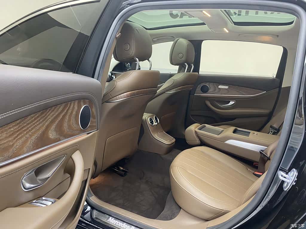 Mercedes-Benz E-Class, 2023 22