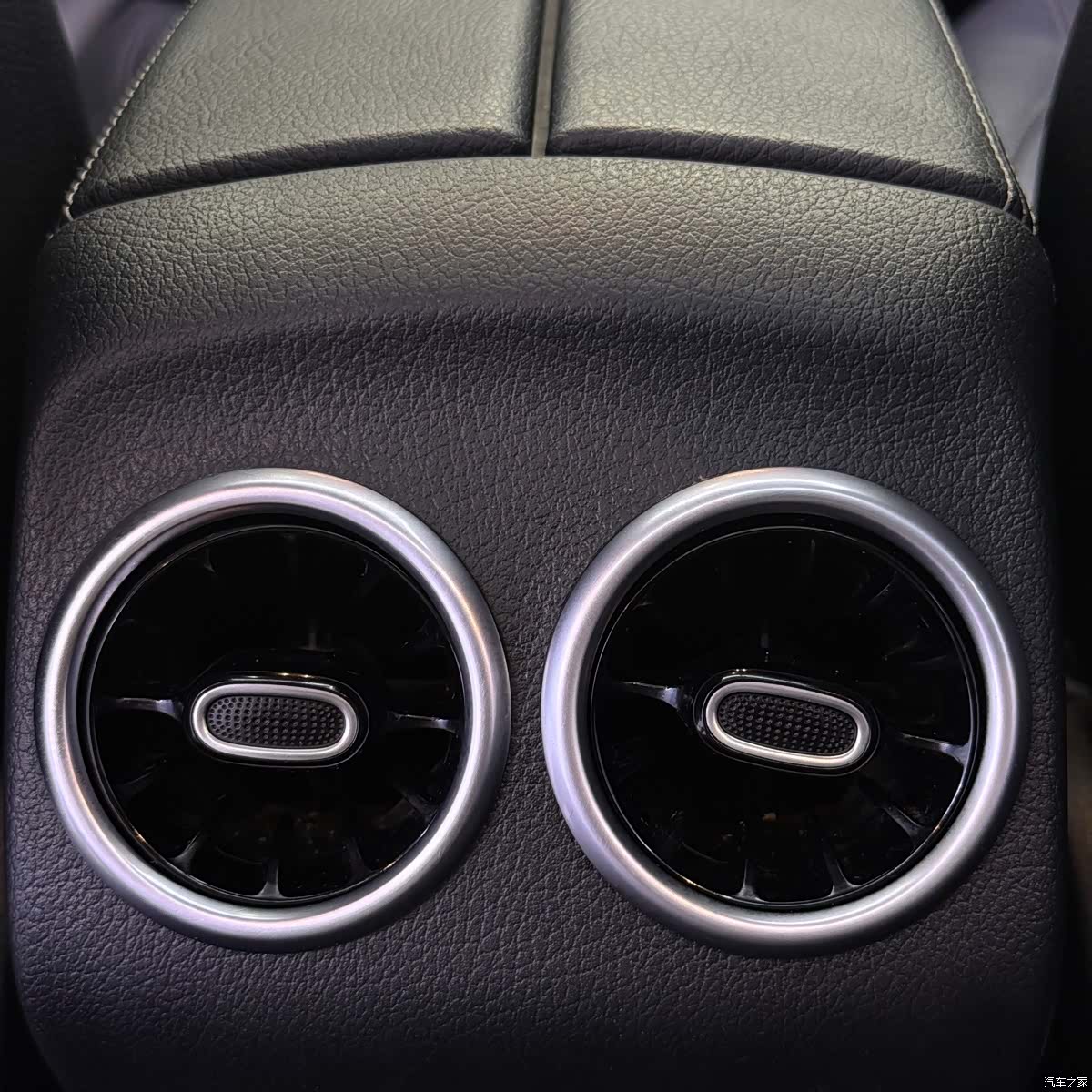 Mercedes-Benz GLB, 2021 16