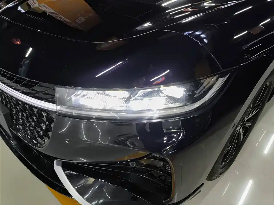 VOYAH Lantu chasing light