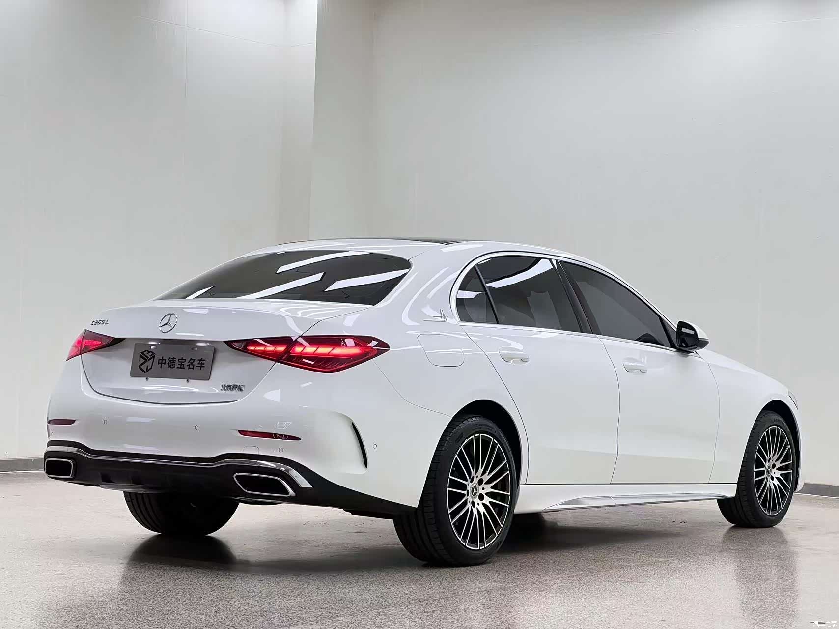 Mercedes-Benz C-Class, 2024 3