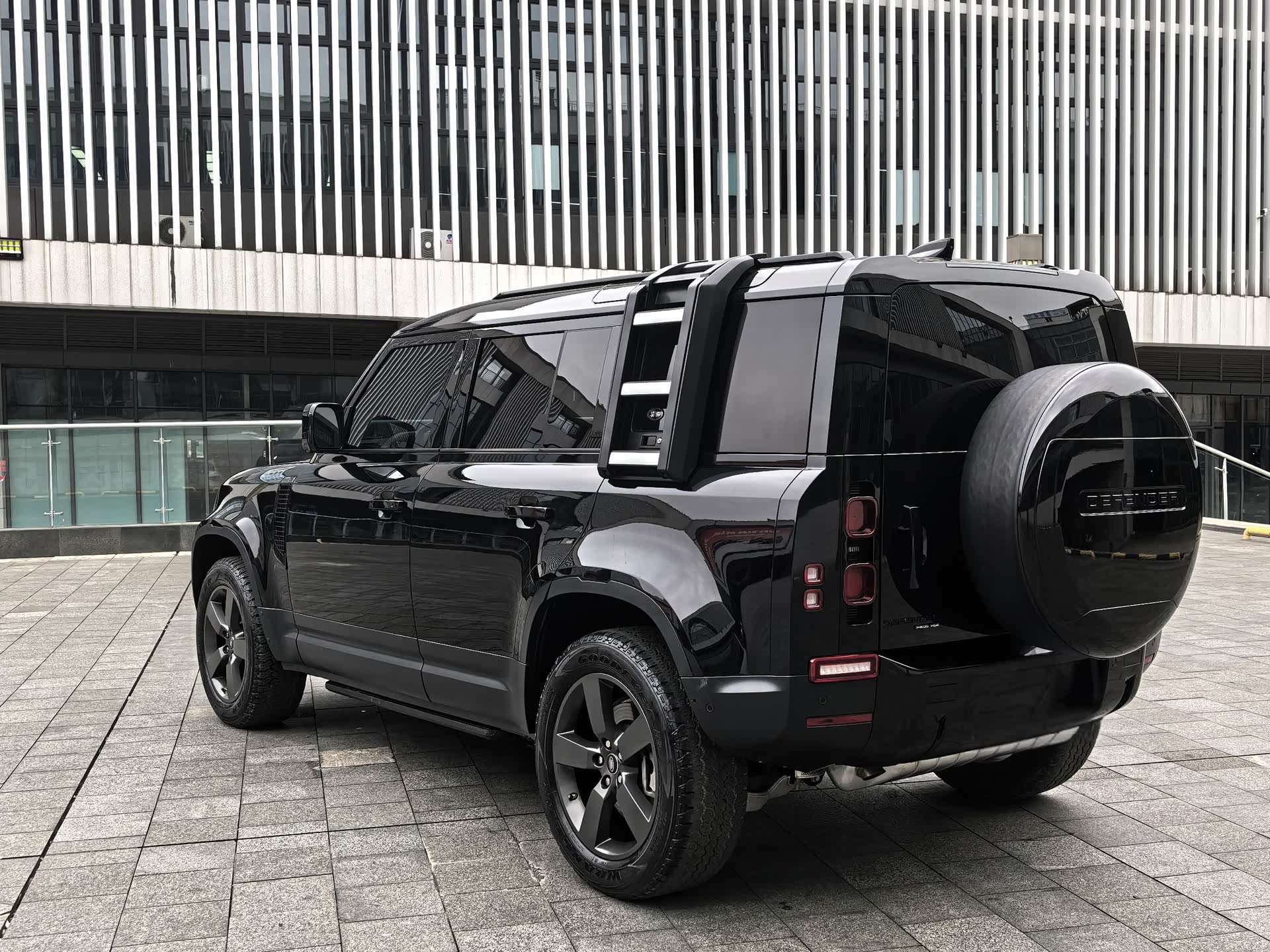 Land Rover Defender, 2020 18