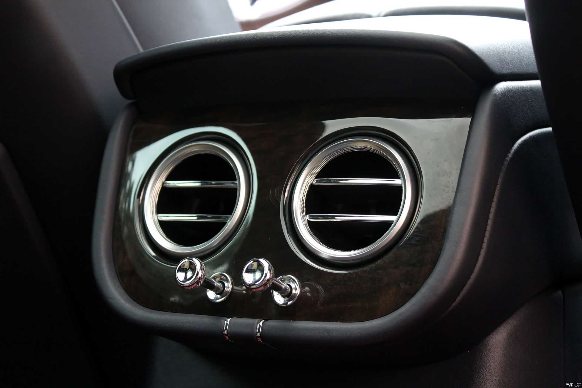 Bentley Bentayga, 2018 20