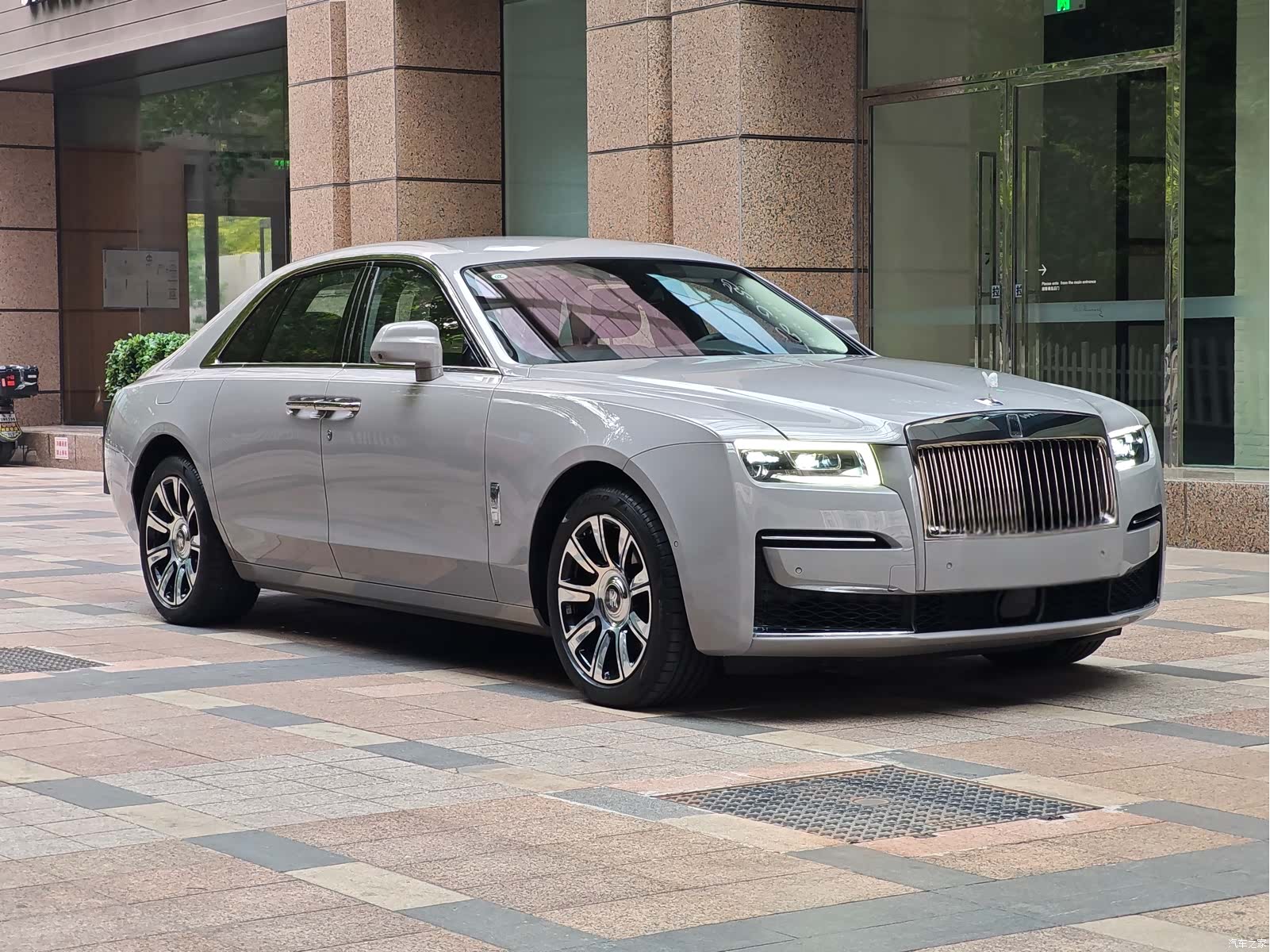 Rolls-Royce Ghost, 2024 1