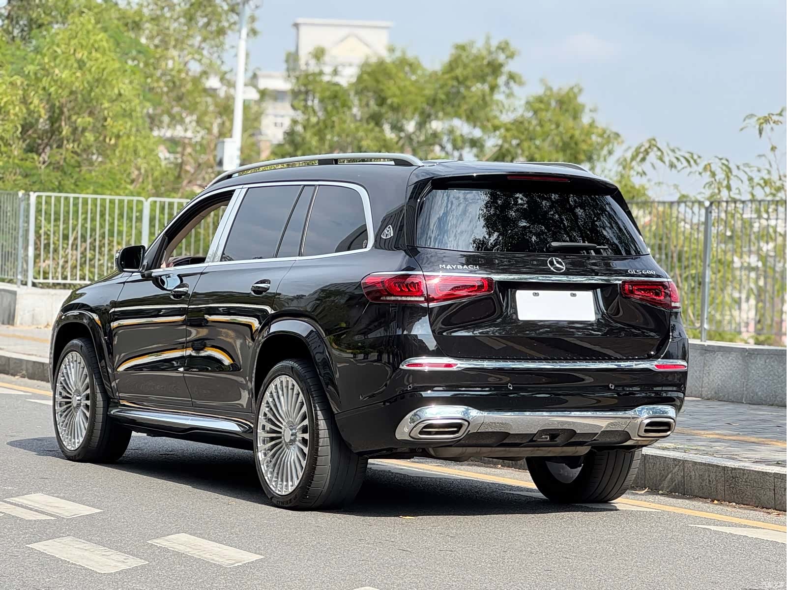 Maybach GLS, 2021 4
