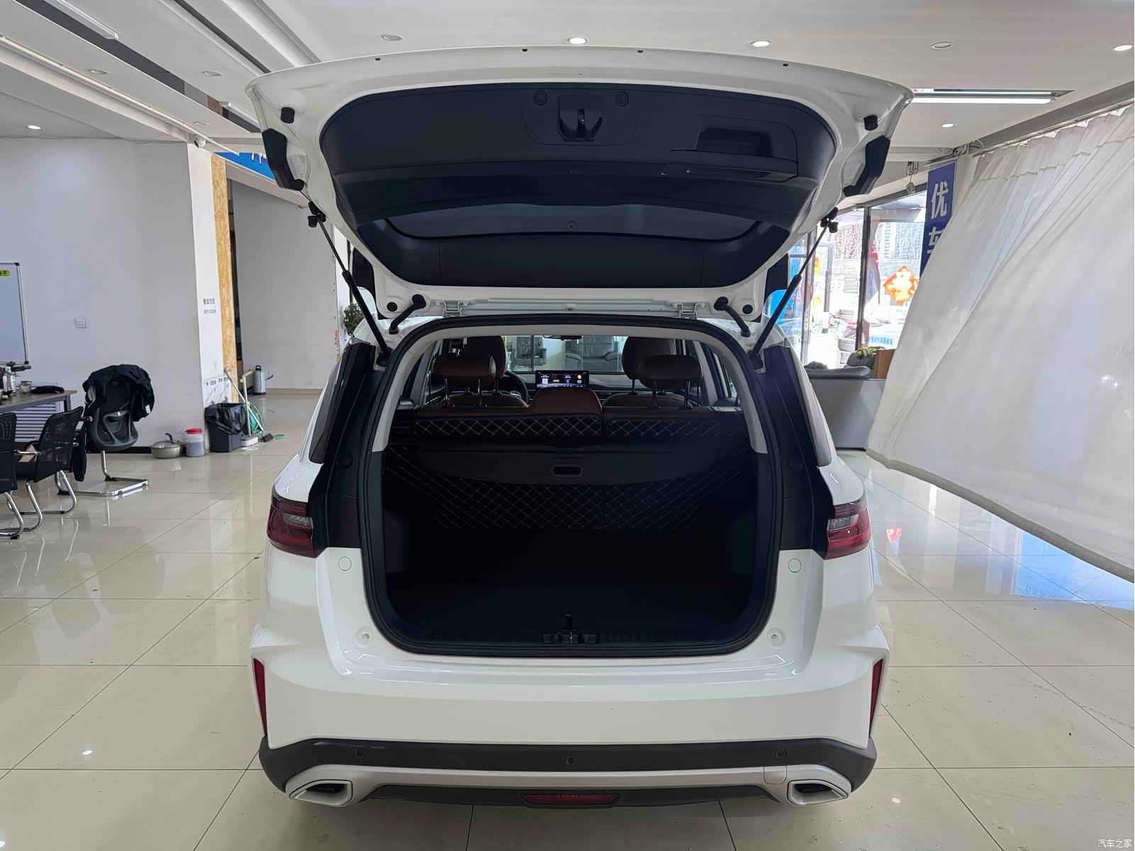 Geely X6, 2022 21