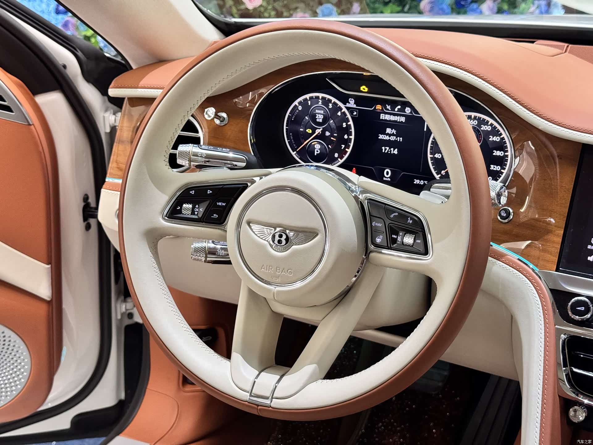 Bentley Flying Spur, 2023 12