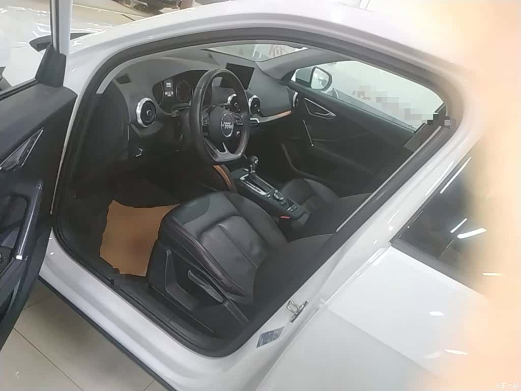 Audi Q2L, 2023 16