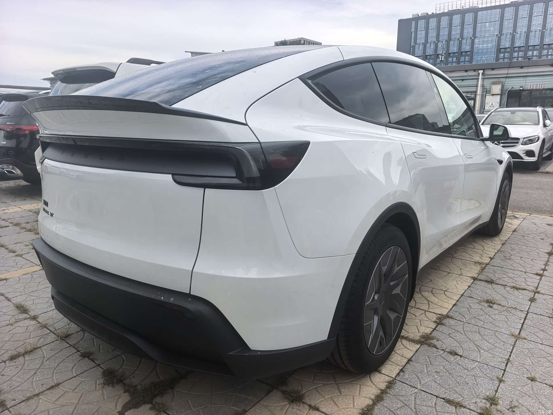 Tesla Model Y, 2026 12