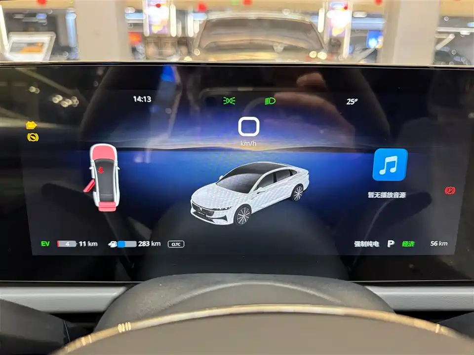 VOYAH Lantu chasing light