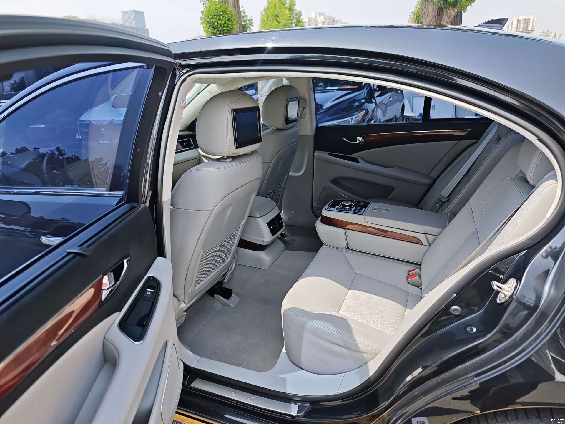 Hongqi H7, 2017 8