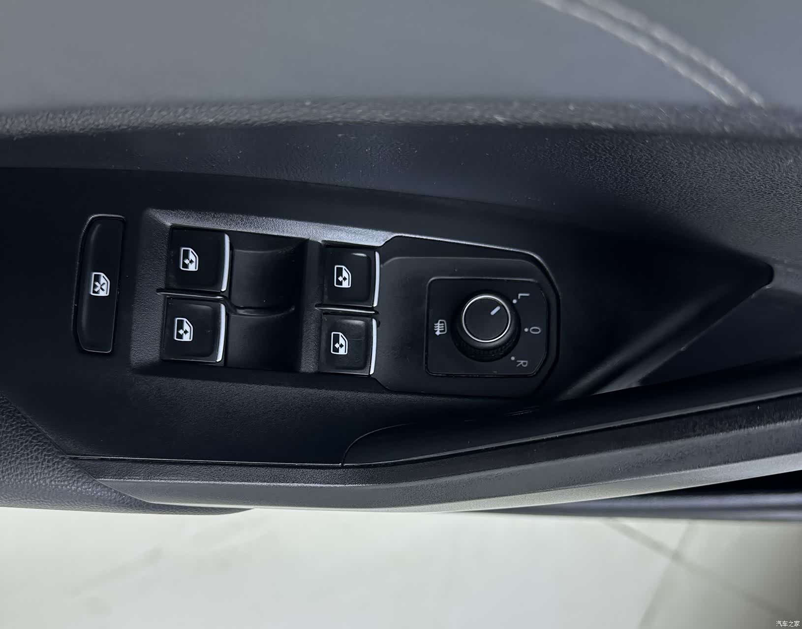 Volkswagen Sagitar, 2023 17