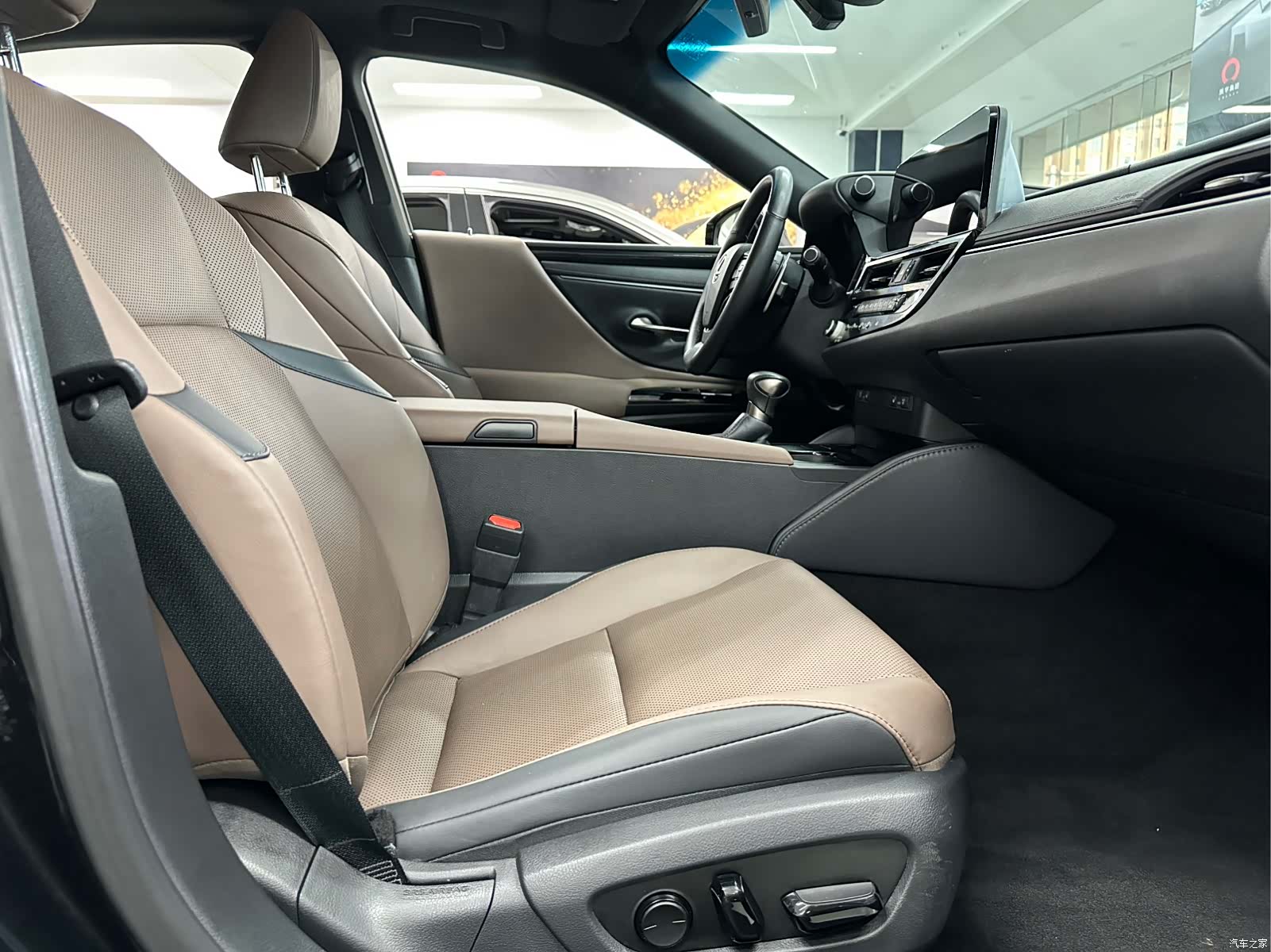 Lexus ES, 2024 12