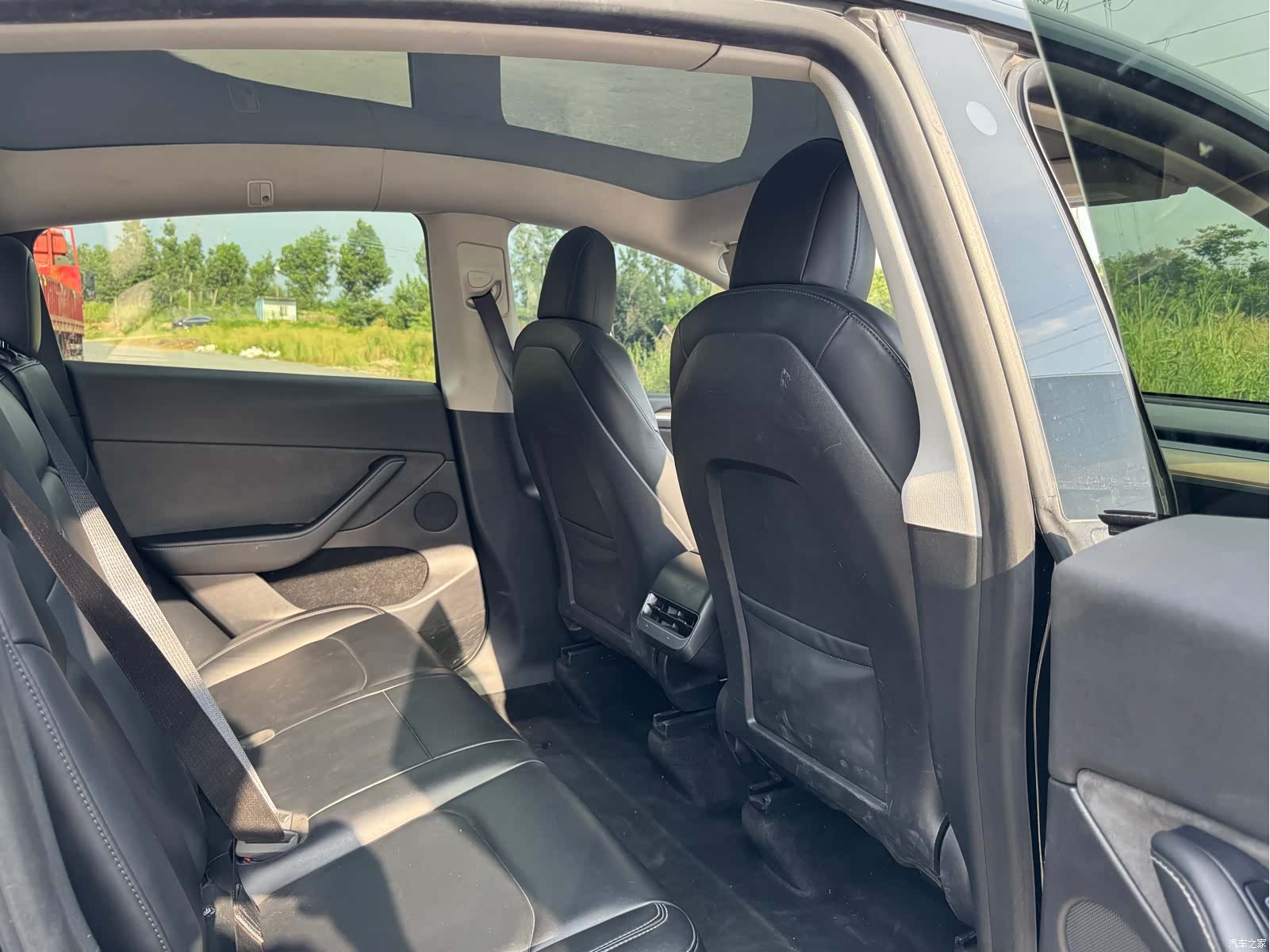 Tesla Model Y, 2021 все фото