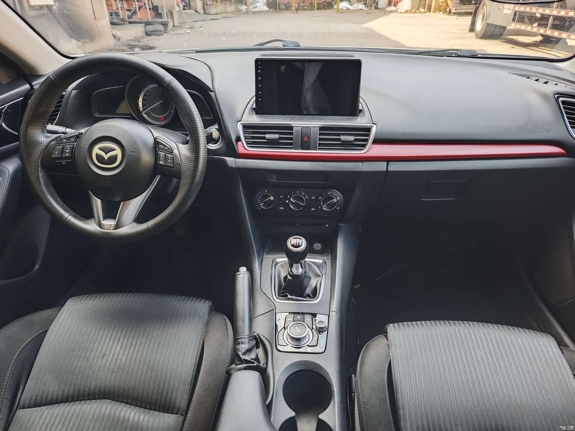 Mazda Mazda3, 2015 8