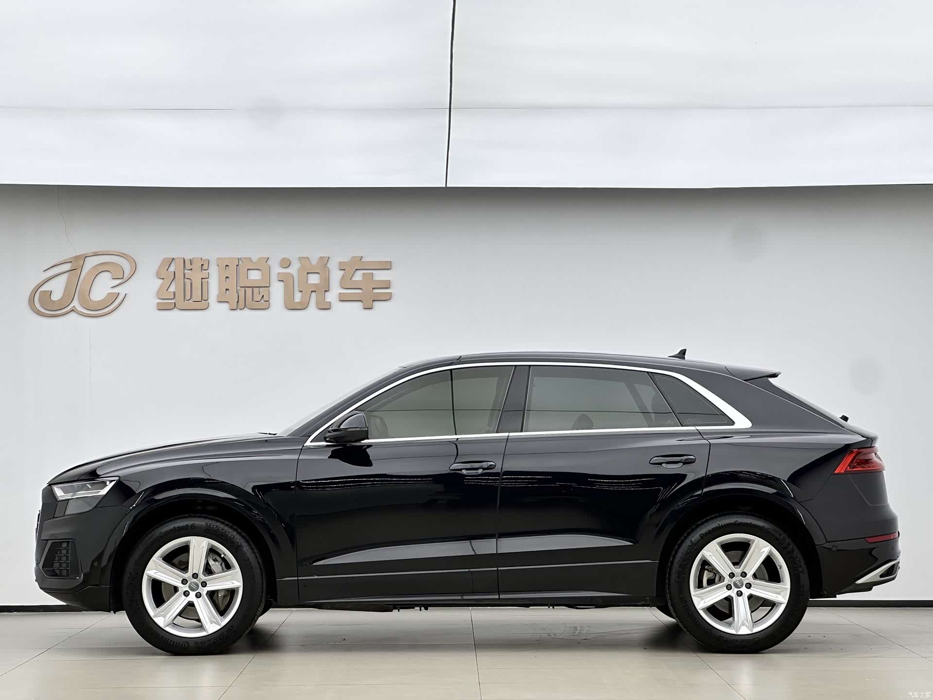 Audi Q8, 2021 3
