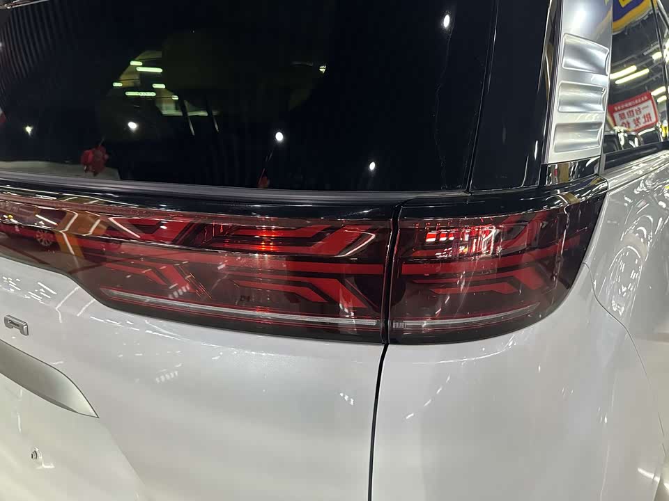 Denza D9 Denza D9