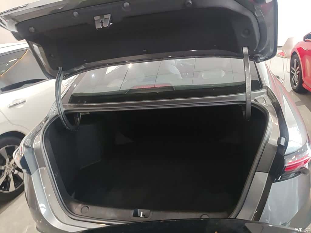 Geely Binray, 2022 19