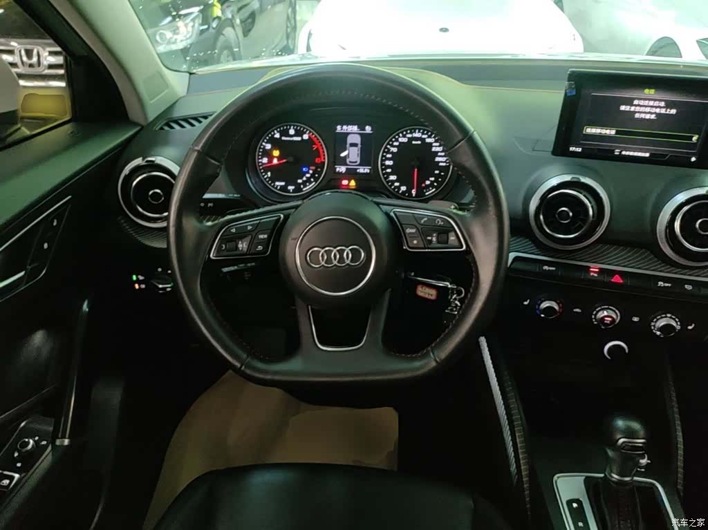 Audi Q2L, 2022 11