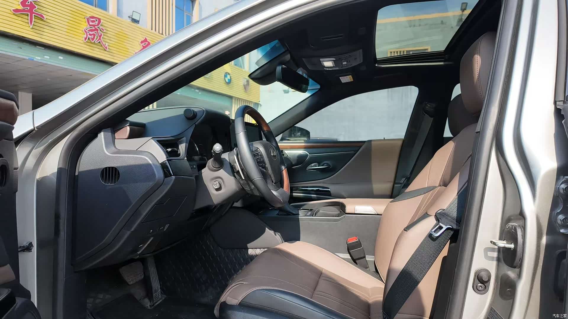 Lexus ES, 2024 4
