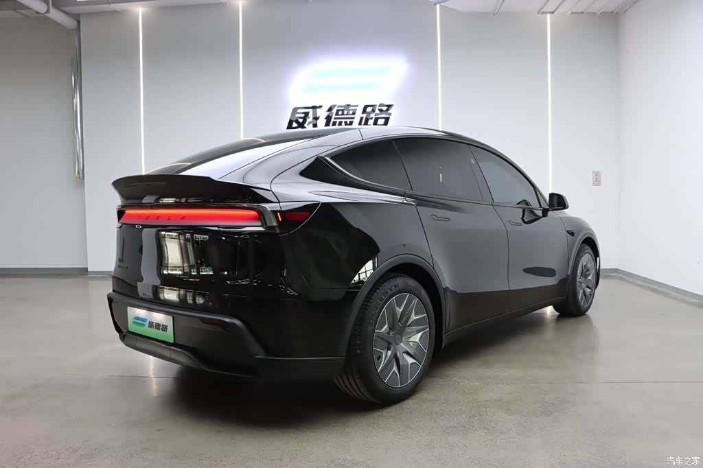 Tesla Model Y, 2026 3