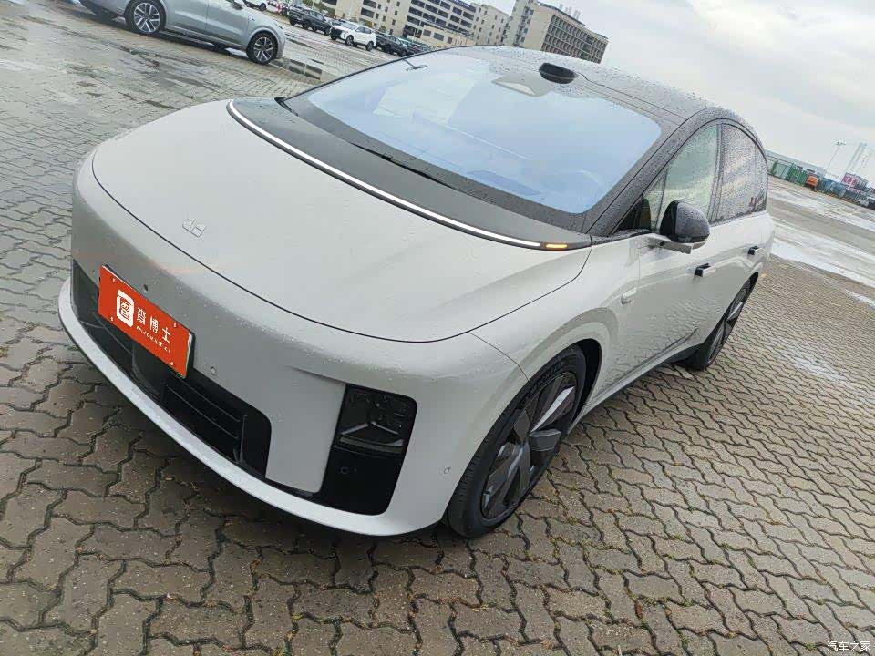 Li Auto i8, 2025 1