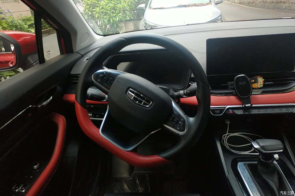 Geely Emgrand, 2022 15
