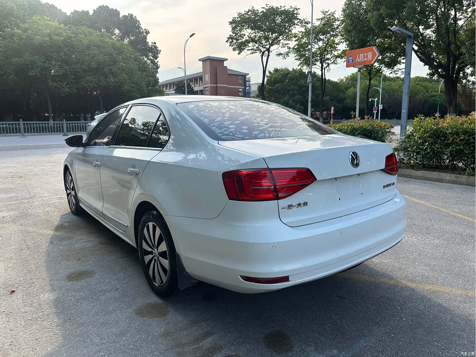 Volkswagen Sagitar, 2016 7