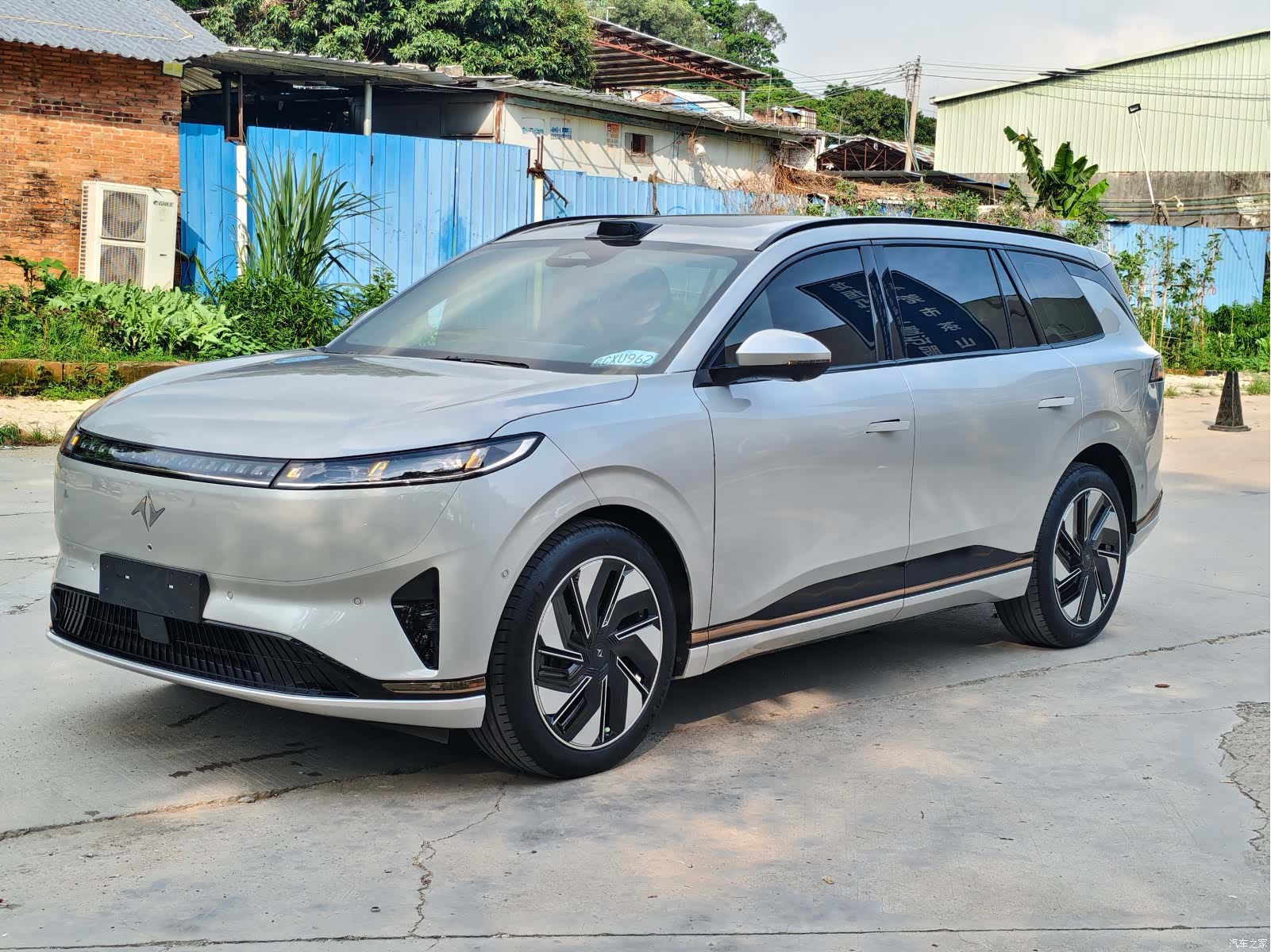 DongFeng eπ008, 2024 1