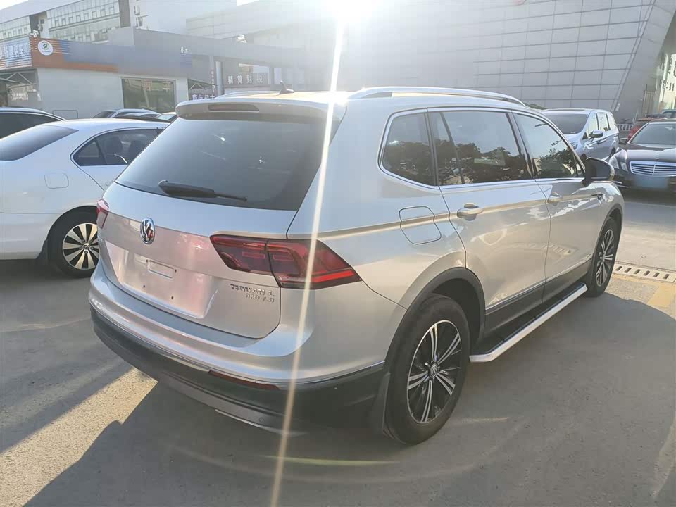 Volkswagen Tiguan L