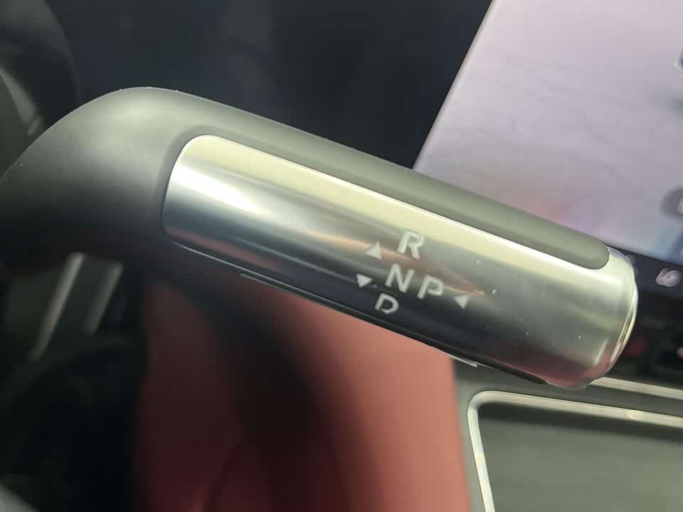 AITO Ask the world M8