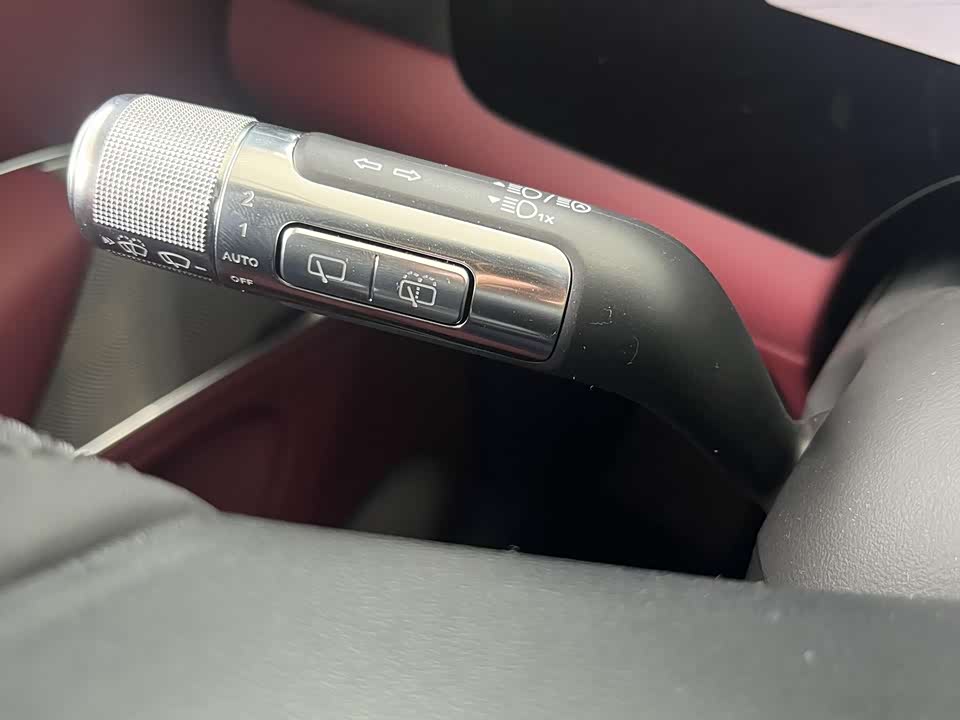 AITO Ask the world M8