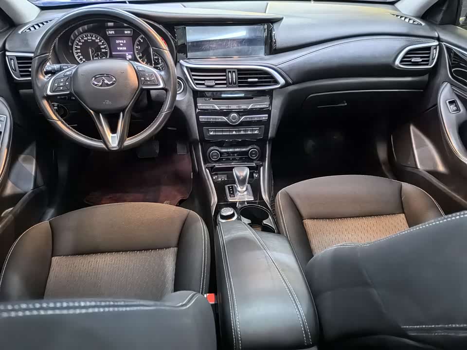 Infiniti QX30