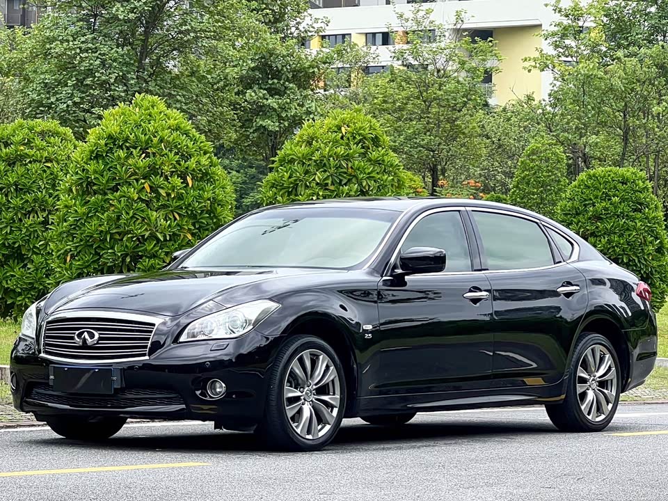 Infiniti Q70 Infiniti Q70