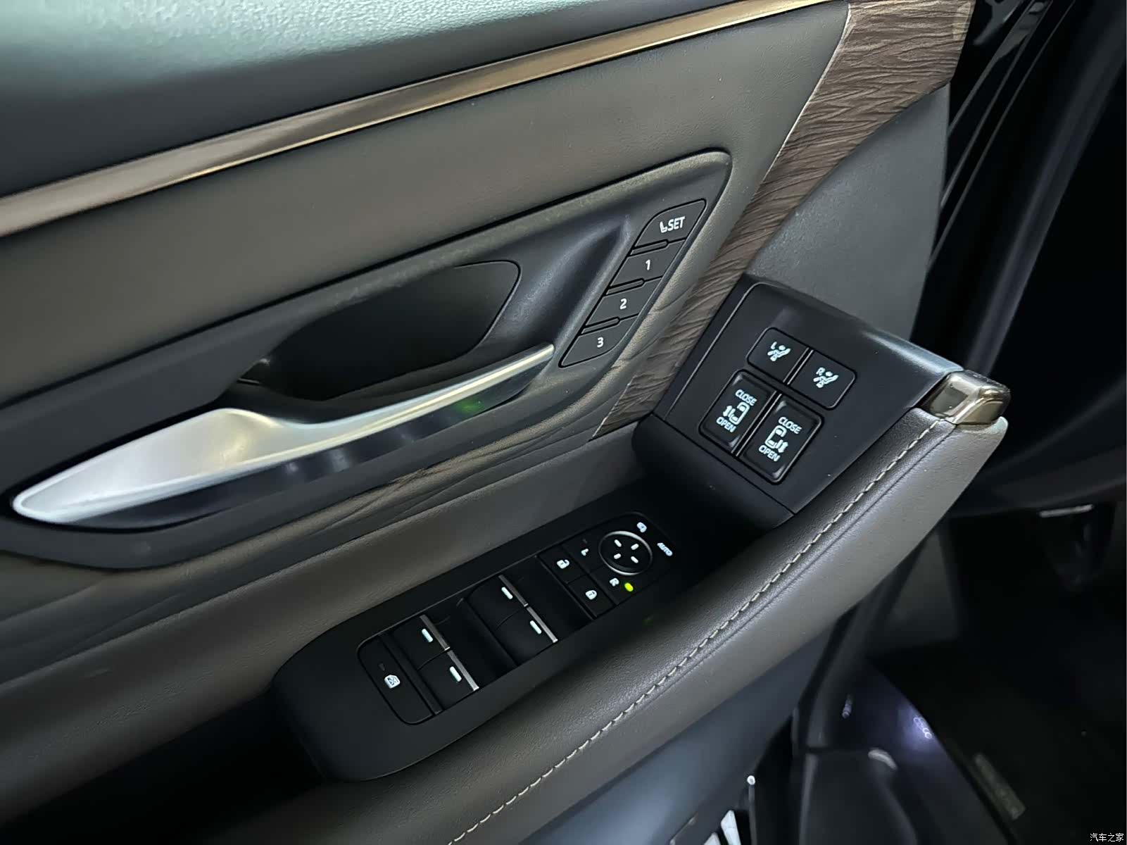 Toyota Alphard, 2024 11