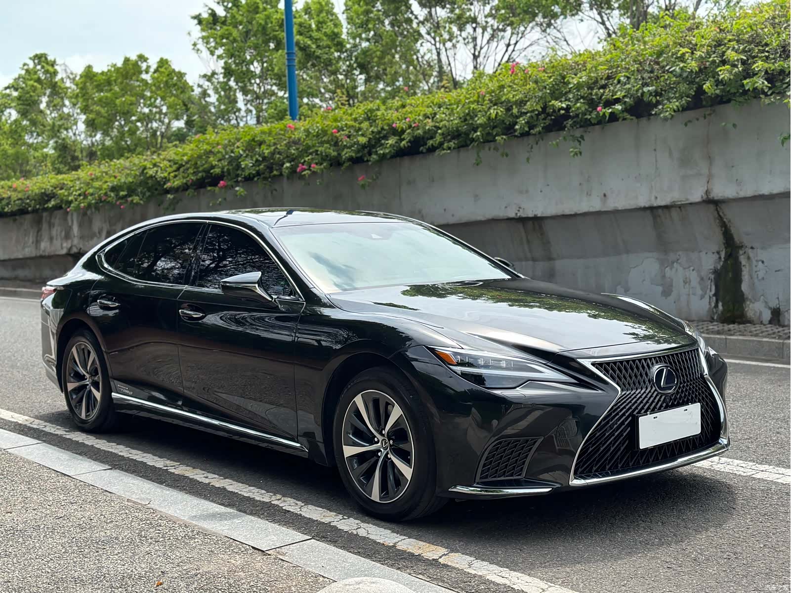 Lexus LS, 2022 3
